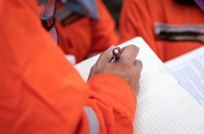 Fire causes crew to abandon vessel