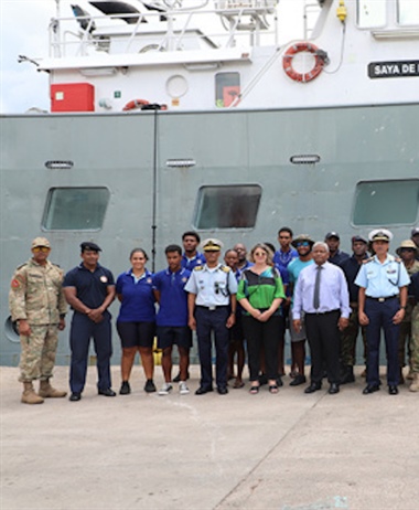 Students clean up Seychelles seas