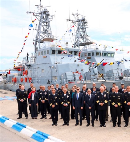 US transfers naval patrol vessels
